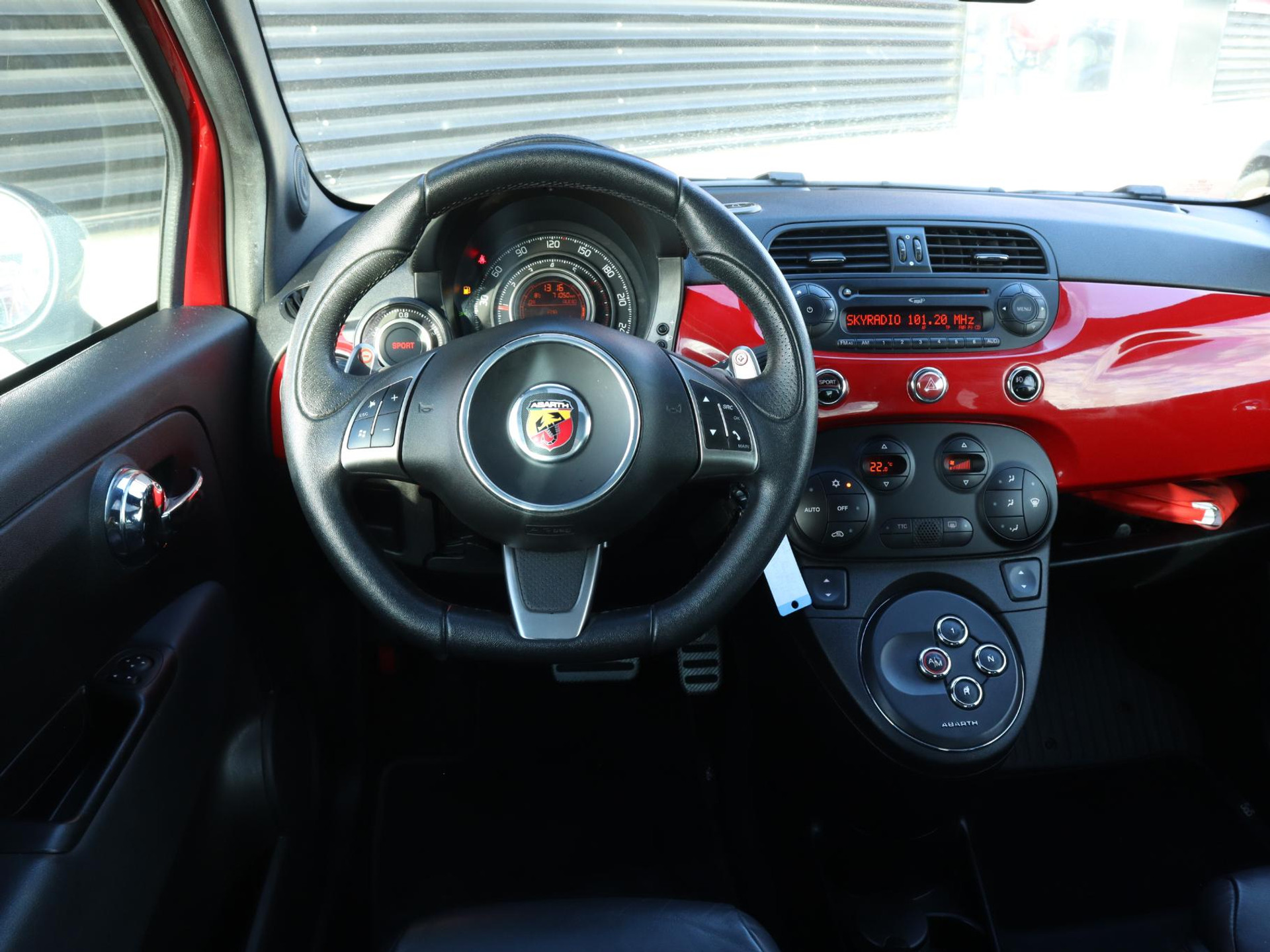 42302407-15.jpg